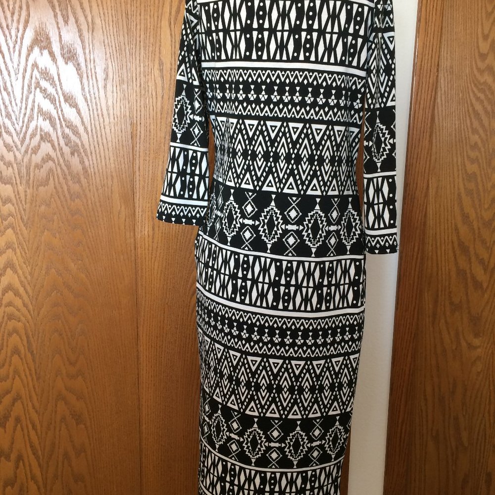 Forever 21 Midi Dress Size M (RUNS SMALL) Black & White